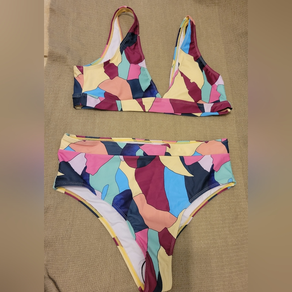 High-waisted bikini